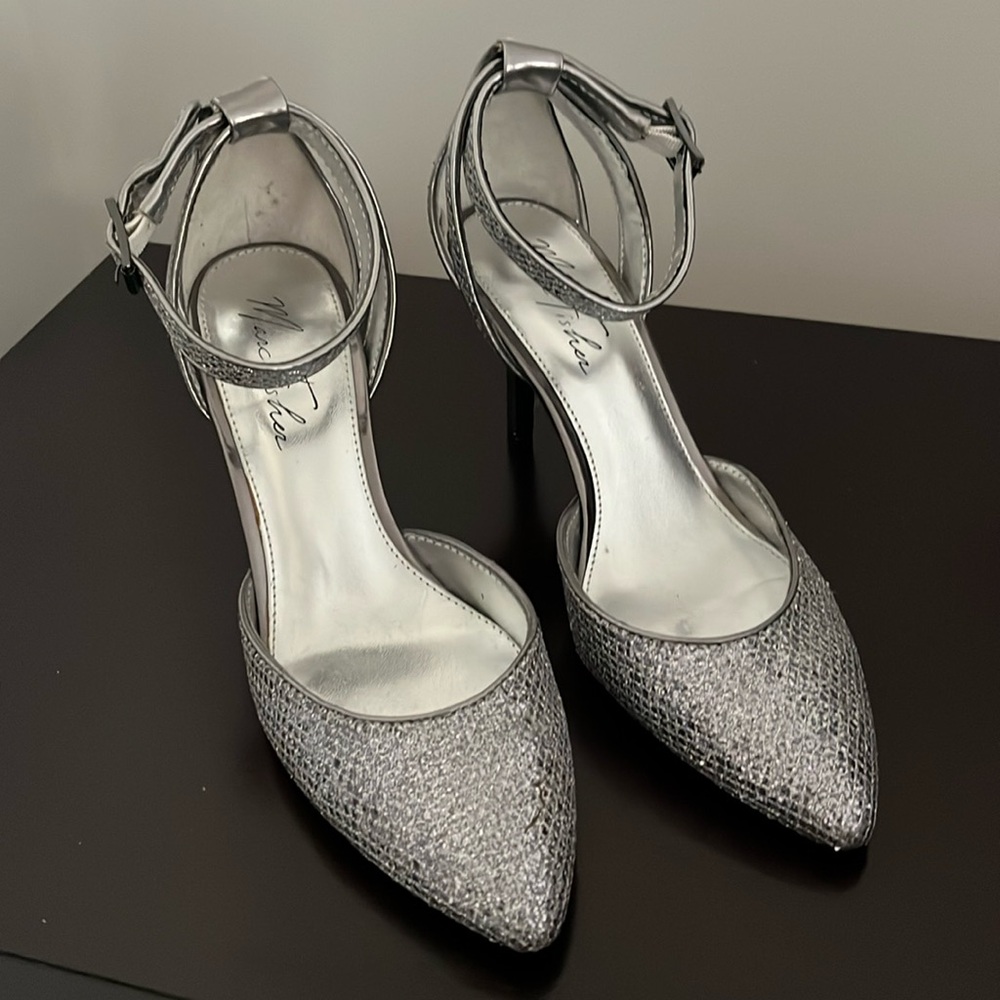Women’s Point-Toe Slingback Black Pump. Size 9M